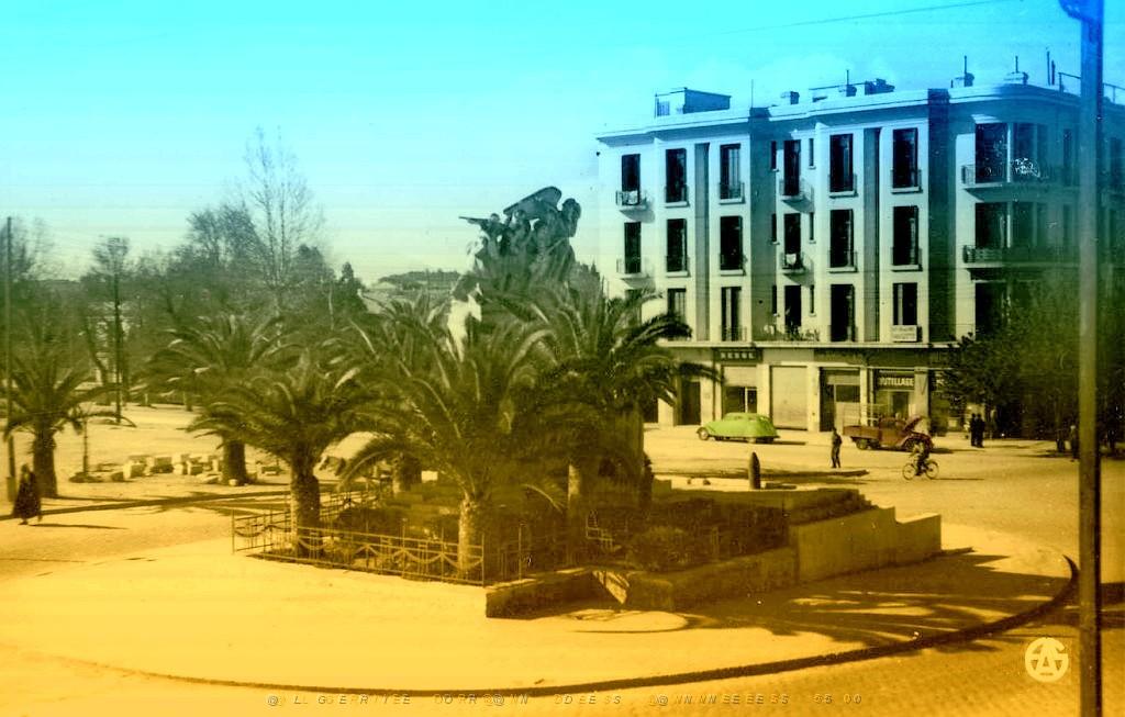 SIDI BEL ABBES 518  MONUMENT AUX MORTS.jpg